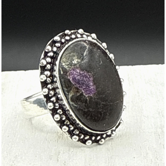 Cocktail Ring Size 8 Black Purple Stone Unpolished Cabochon Silver Tone Band - Picture 1 of 10